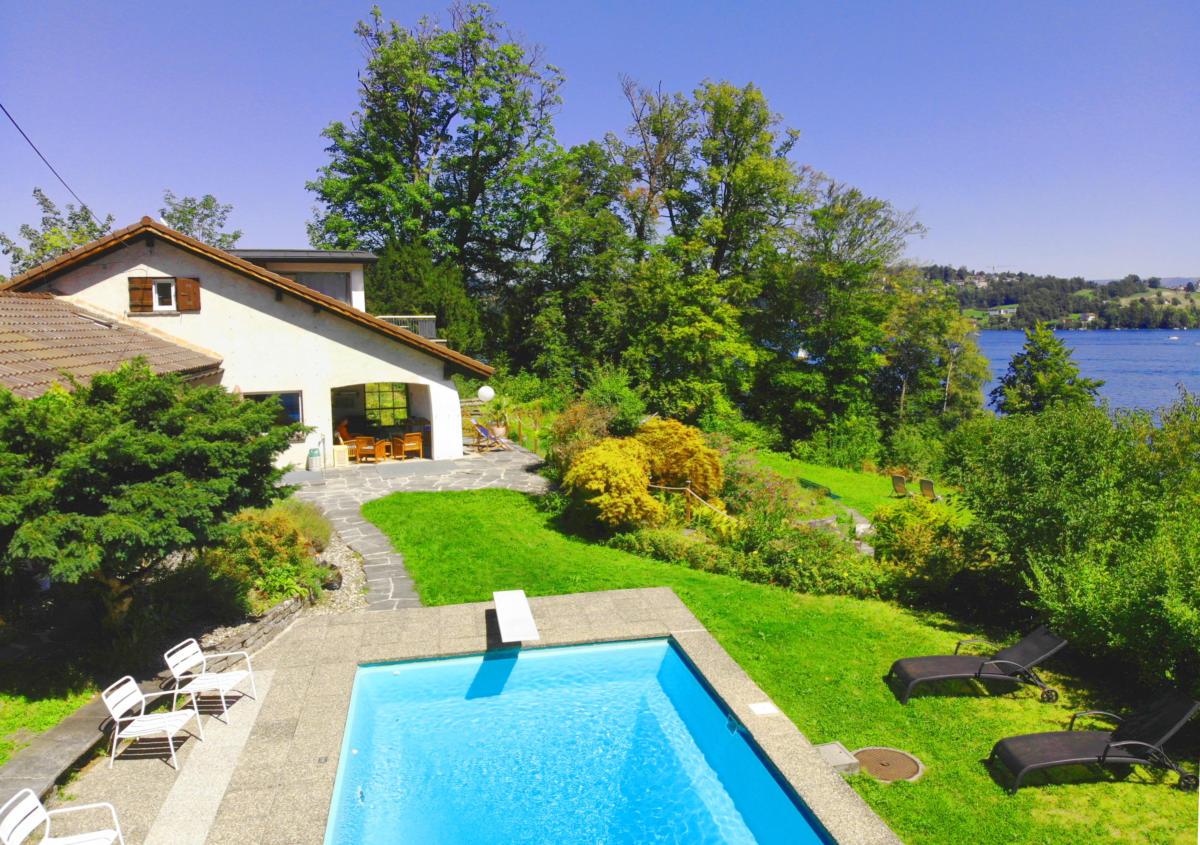 Lake Villa Lotus